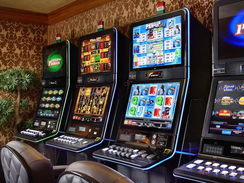 Atrodi labākos Fugaso kazino ar labākajiem reģistrēšanās bonusiem un spēlē ar multi lines izmaksu līnijām, lai vinnētu šajā kazino automātā reālu naudu