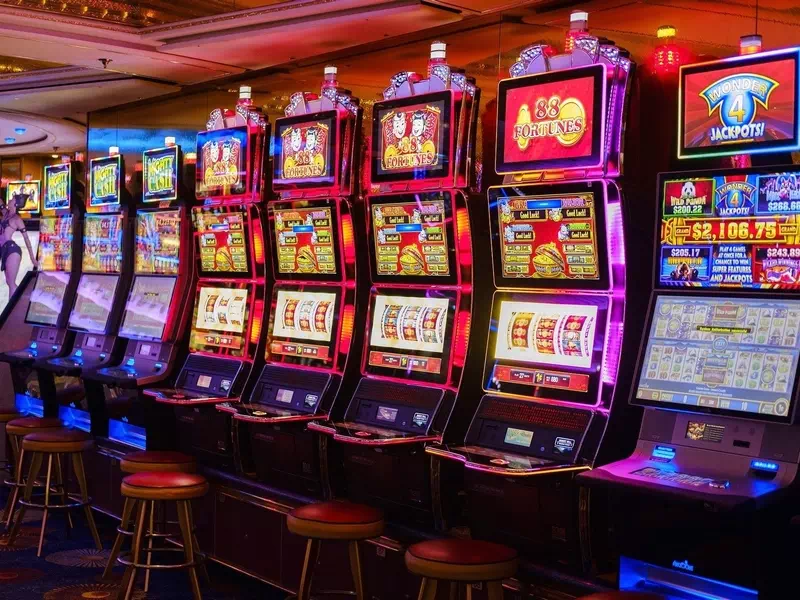 Attīstības un konkurences izaicinājumi zemes kazino un spēļu zāļu nozarē