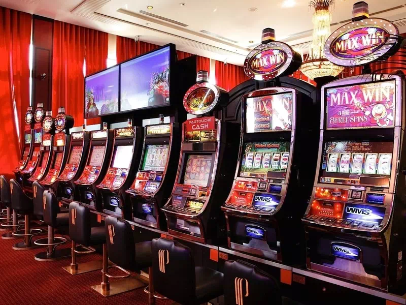 Izklaidējieties ar klasiskām galda spēlēm online kazino, taču spēlējot pret datoru izraudzīties var kļūt garlaicīgi