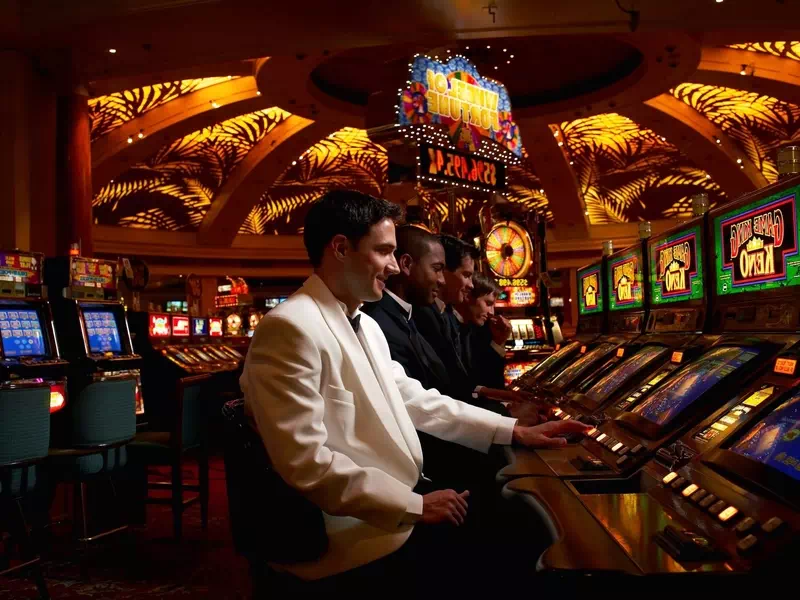 Kādas ir atšķirības starp bezmaksas kazino spēlēm un bezdepozīta kazino spēlēm?