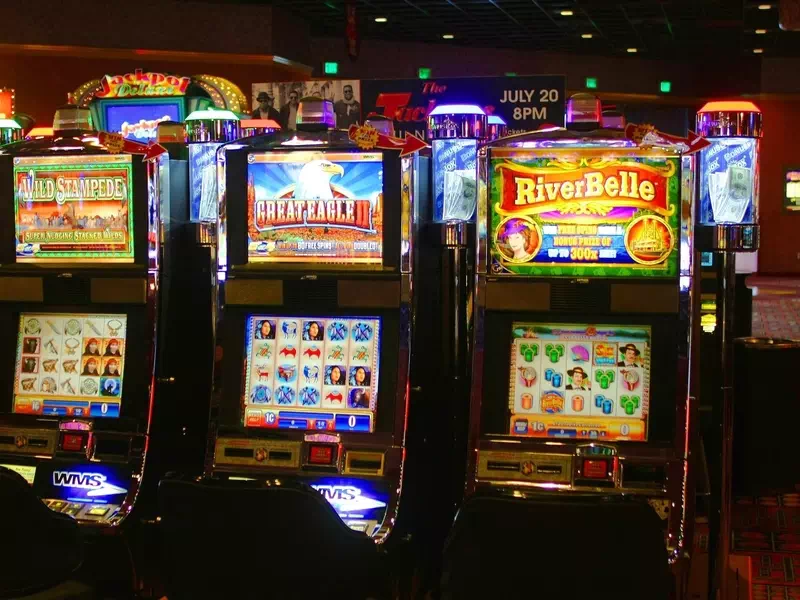 Lai palielinātu spēlētāju iesaisti, kazino regulāri rīko turnīrus