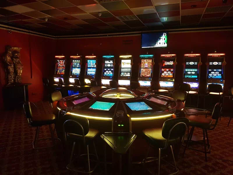 Spēlēj kazino tiešsaistē, lai izbaudītu īstu kazino atmosfēru