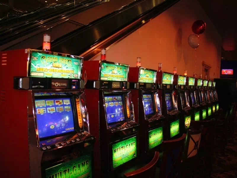 Spēļu automātu, blekdžeka, ruletes, bakara, poker, un video pokera online kazino spēļu veidi Latvijā