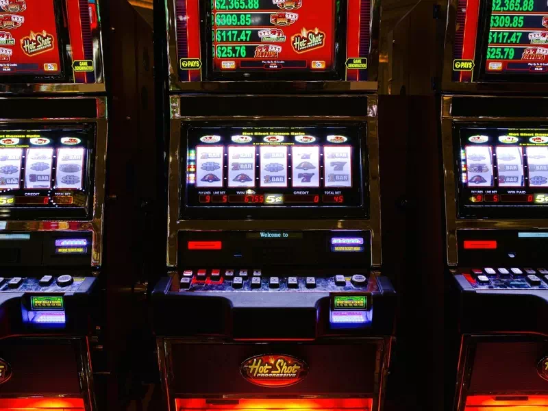 Spīdoši bonusi un aizraujoši interneta kazino piedāvājumi