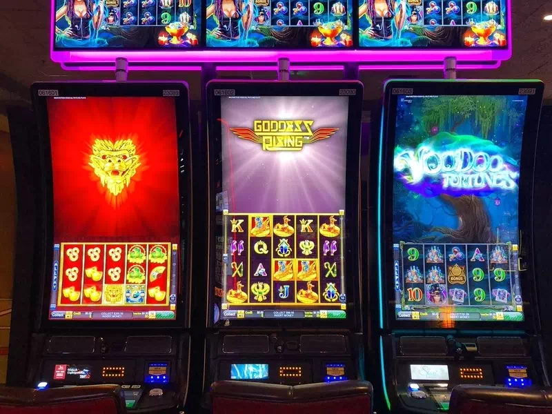 Vai spēlētājiem, kas spēlē kazino spēles tiešraidē, izmantojot datoru, vajadzētu izmēģināt mobilo kazino izvēli?