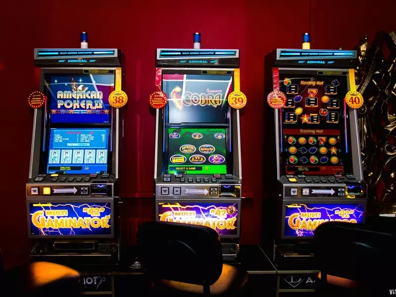 Vēl mēs esam azartspēļu industrijas eksperti ar daudzu kazino darbības pieredzi un izpēti aizkulises
