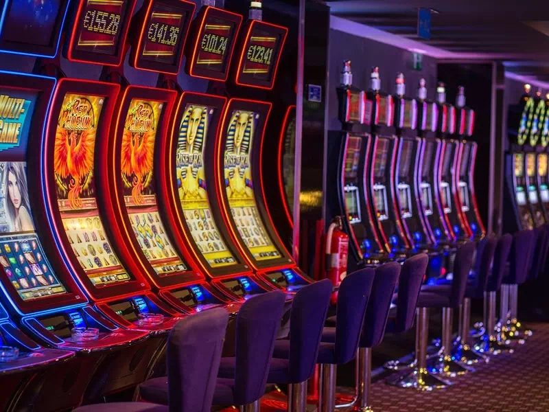 Visi Fenikss Casino kontakti un pieejamā kazino vietne